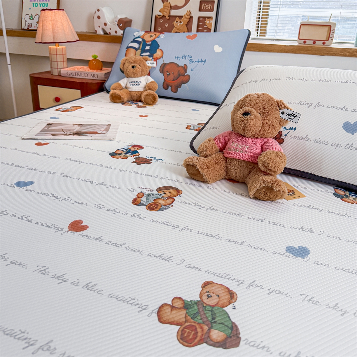 91家纺网 家纺一手货源 找家纺 慕木家纺 2026春夏新款泰迪冰丝席系列凉席席子空调软席平席和床笠 泰迪字母 床席款