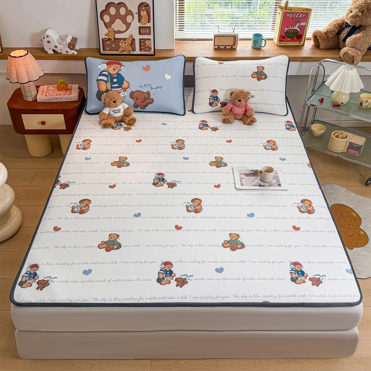 91家纺网 家纺一手货源 找家纺 慕木家纺 2026春夏新款泰迪冰丝席系列凉席席子空调软席平席和床笠 泰迪字母 床席款