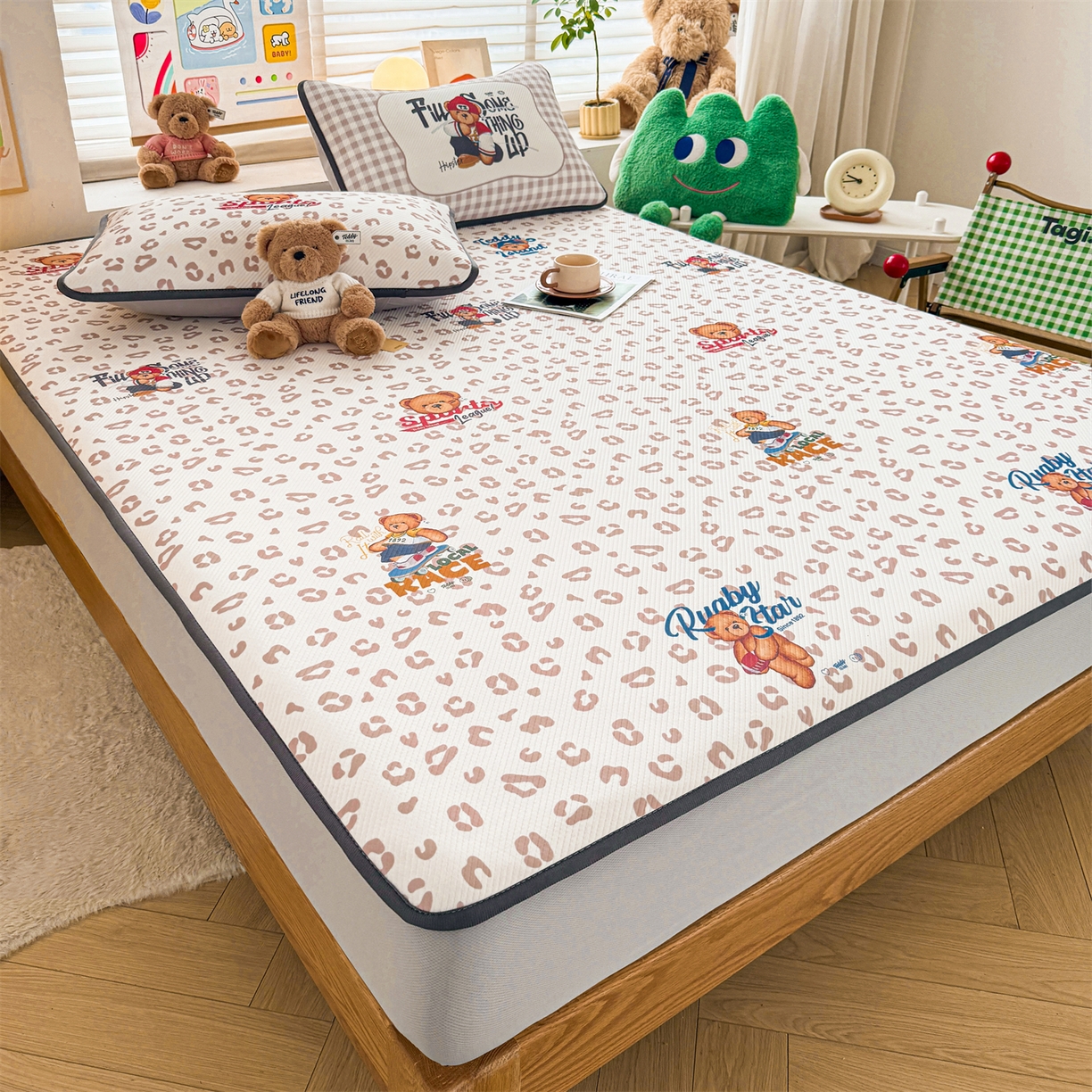 91家纺网 家纺一手货源 找家纺 慕木家纺 2026春夏新款泰迪冰丝席系列凉席席子空调软席平席和床笠 泰迪豹纹 床笠款