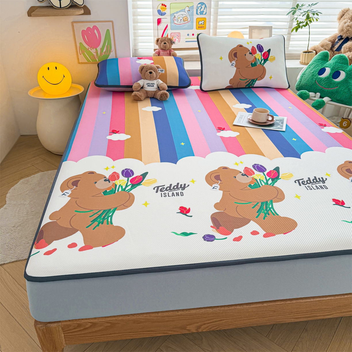 91家纺网 家纺一手货源 找家纺 慕木家纺 2026春夏新款泰迪冰丝席系列凉席席子空调软席平席和床笠 泰迪彩虹 床笠款