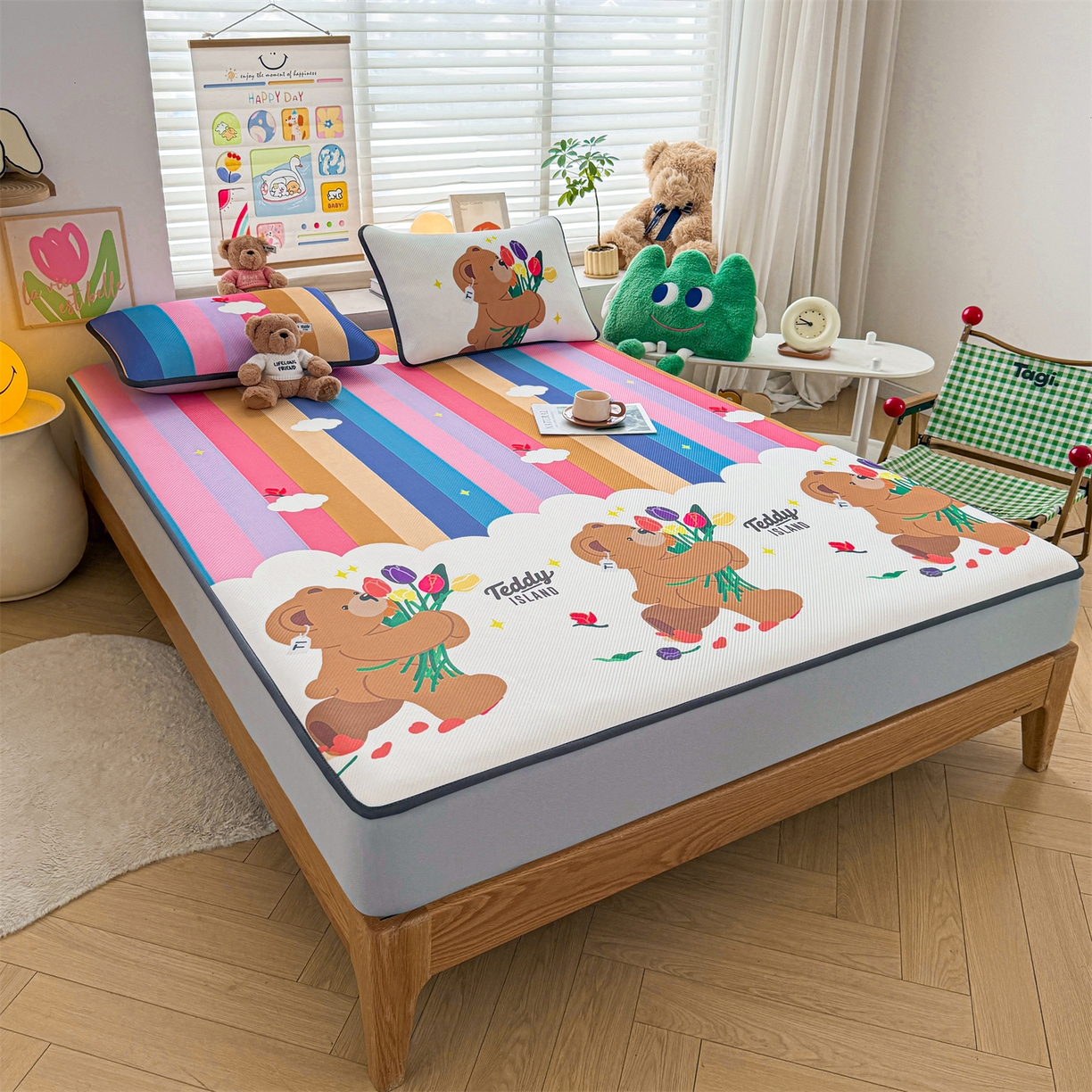 91家纺网 家纺一手货源 找家纺 慕木家纺 2026春夏新款泰迪冰丝席系列凉席席子空调软席平席和床笠 泰迪彩虹 床笠款