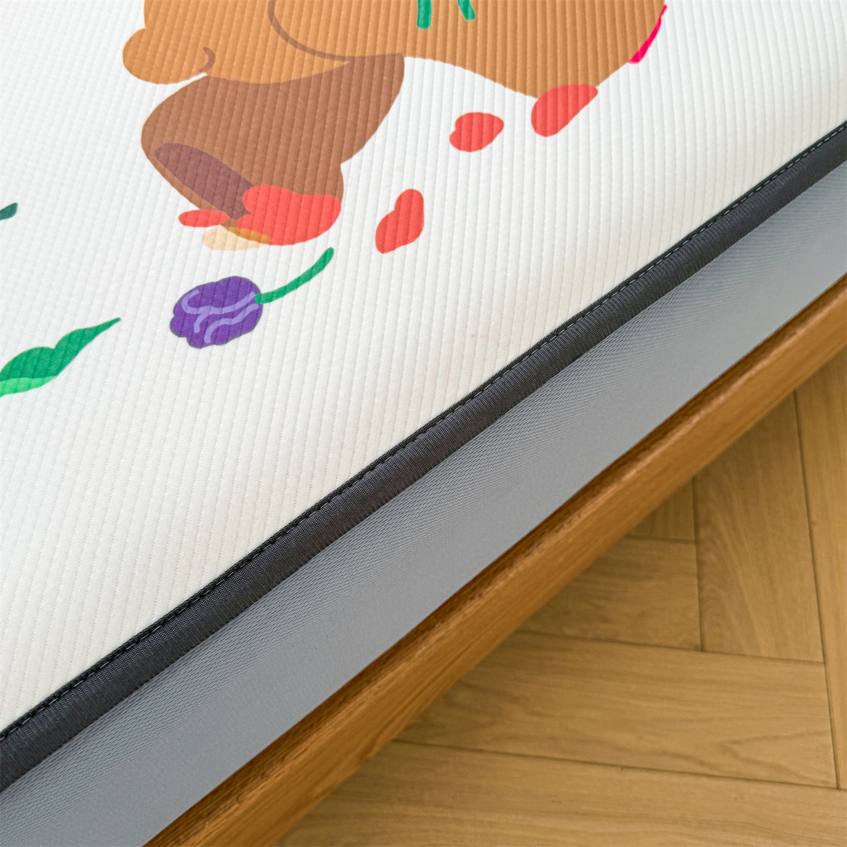 91家纺网 家纺一手货源 找家纺 慕木家纺 2026春夏新款泰迪冰丝席系列凉席席子空调软席平席和床笠 泰迪彩虹 床笠款