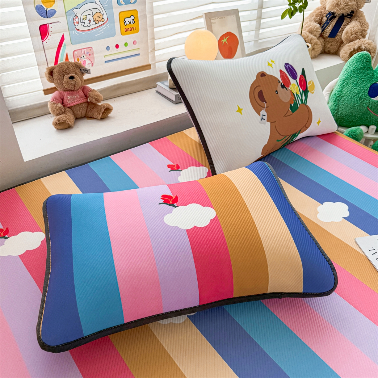 91家纺网 家纺一手货源 找家纺 慕木家纺 2026春夏新款泰迪冰丝席系列凉席席子空调软席平席和床笠 泰迪彩虹 床笠款