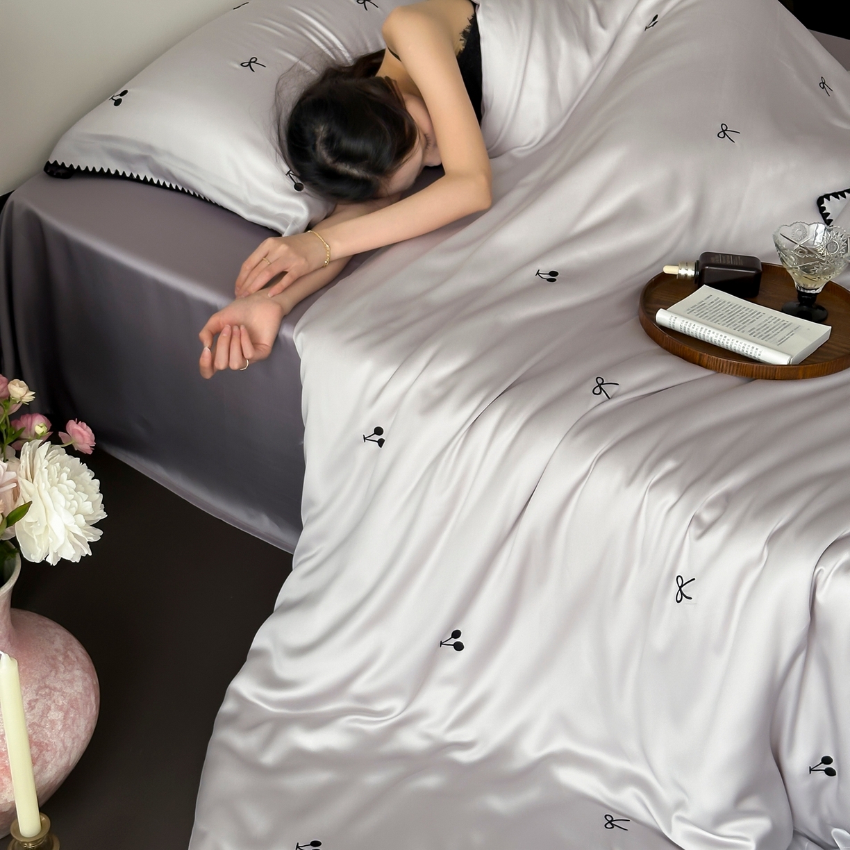 91家纺网 家纺一手货源 找家纺 时亿家居 2026春夏新款兰精天丝四件套-黑樱梦境 紫色