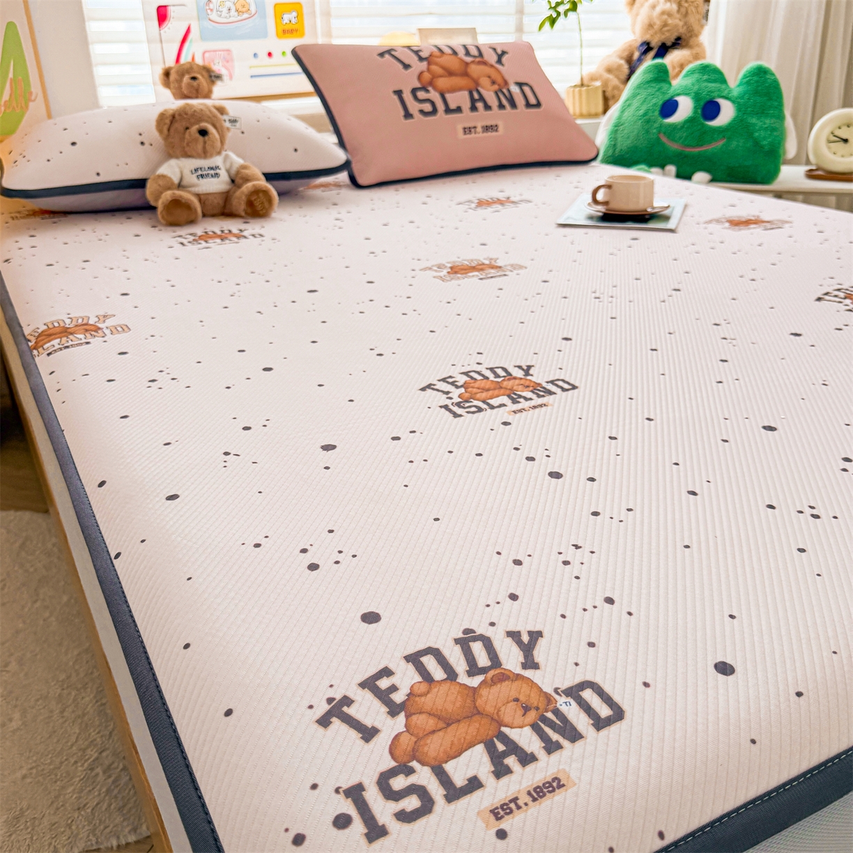 91家纺网 家纺一手货源 找家纺 慕木家纺 2026春夏新款泰迪冰丝席系列凉席席子空调软席平席和床笠 泰迪点点 床笠款