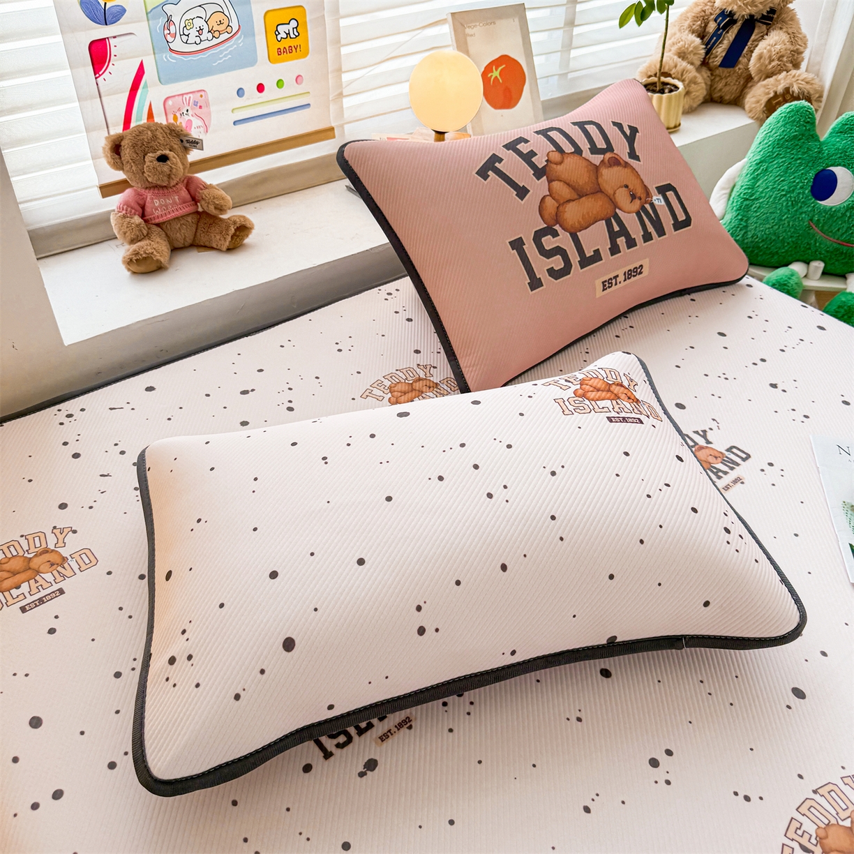 91家纺网 家纺一手货源 找家纺 慕木家纺 2026春夏新款泰迪冰丝席系列凉席席子空调软席平席和床笠 泰迪点点 床笠款