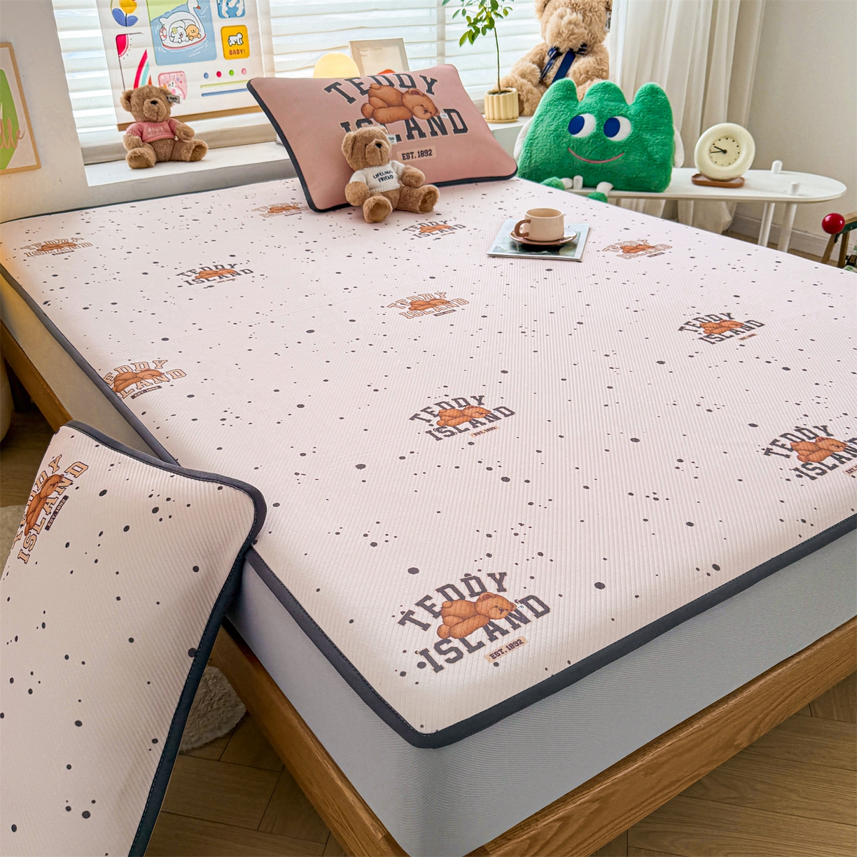 91家纺网 家纺一手货源 找家纺 慕木家纺 2026春夏新款泰迪冰丝席系列凉席席子空调软席平席和床笠 泰迪点点 床笠款