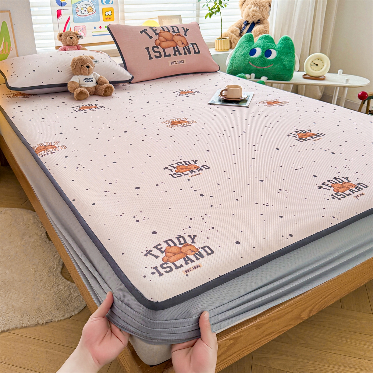 91家纺网 家纺一手货源 找家纺 慕木家纺 2026春夏新款泰迪冰丝席系列凉席席子空调软席平席和床笠 泰迪点点 床笠款