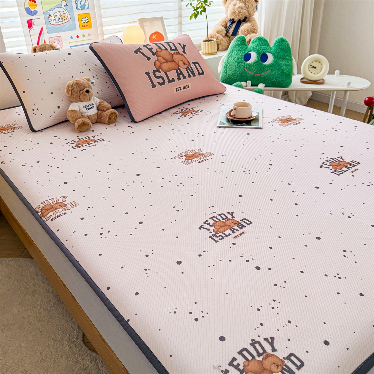 91家纺网 家纺一手货源 找家纺 慕木家纺 2026春夏新款泰迪冰丝席系列凉席席子空调软席平席和床笠 泰迪点点 床笠款