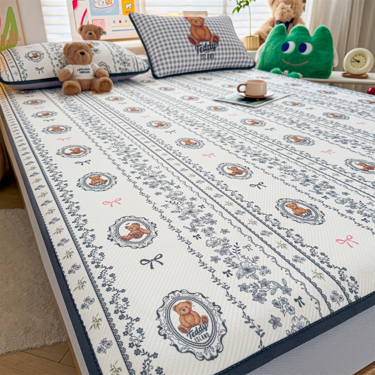 91家纺网 家纺一手货源 找家纺 慕木家纺 2026春夏新款泰迪冰丝席系列凉席席子空调软席平席和床笠 泰迪花镜 床笠款