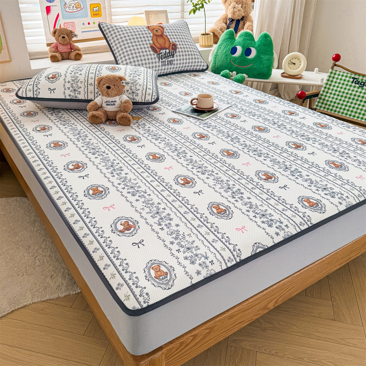 91家纺网 家纺一手货源 找家纺 慕木家纺 2026春夏新款泰迪冰丝席系列凉席席子空调软席平席和床笠 泰迪花镜 床笠款