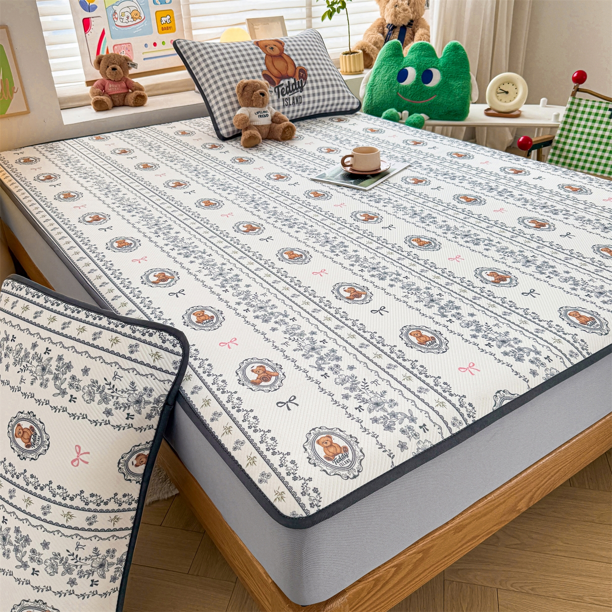 91家纺网 家纺一手货源 找家纺 慕木家纺 2026春夏新款泰迪冰丝席系列凉席席子空调软席平席和床笠 泰迪花镜 床笠款