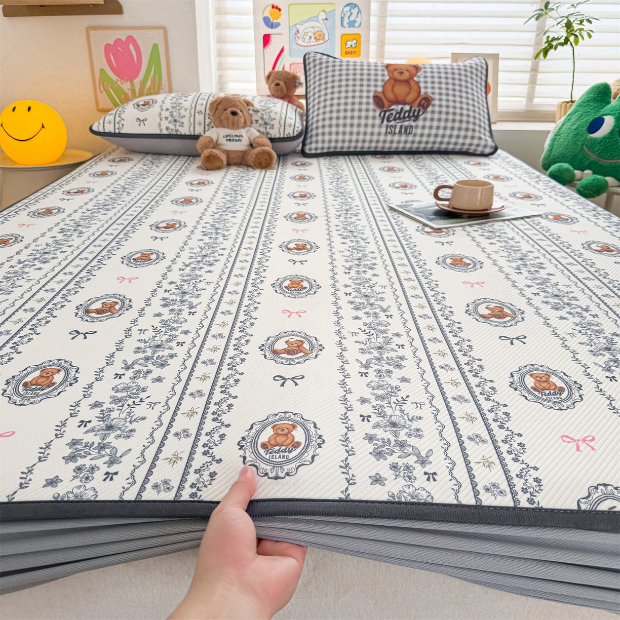 91家纺网 家纺一手货源 找家纺 慕木家纺 2026春夏新款泰迪冰丝席系列凉席席子空调软席平席和床笠 泰迪花镜 床笠款