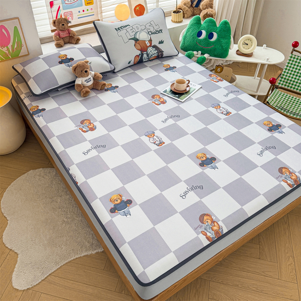 91家纺网 家纺一手货源 找家纺 慕木家纺 2026春夏新款泰迪冰丝席系列凉席席子空调软席平席和床笠 泰迪灰格 床笠款