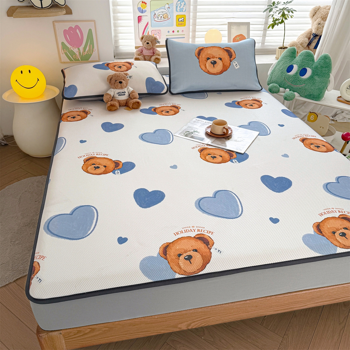 91家纺网 家纺一手货源 找家纺 慕木家纺 2026春夏新款泰迪冰丝席系列凉席席子空调软席平席和床笠 泰迪蓝心 床笠款