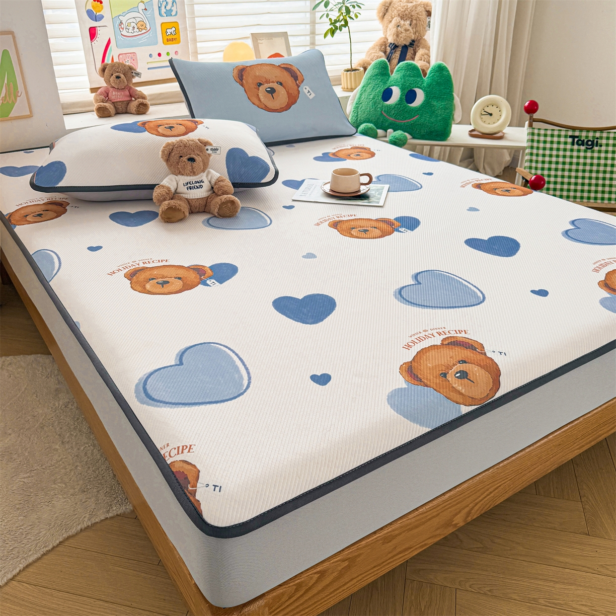 91家纺网 家纺一手货源 找家纺 慕木家纺 2026春夏新款泰迪冰丝席系列凉席席子空调软席平席和床笠 泰迪蓝心 床笠款