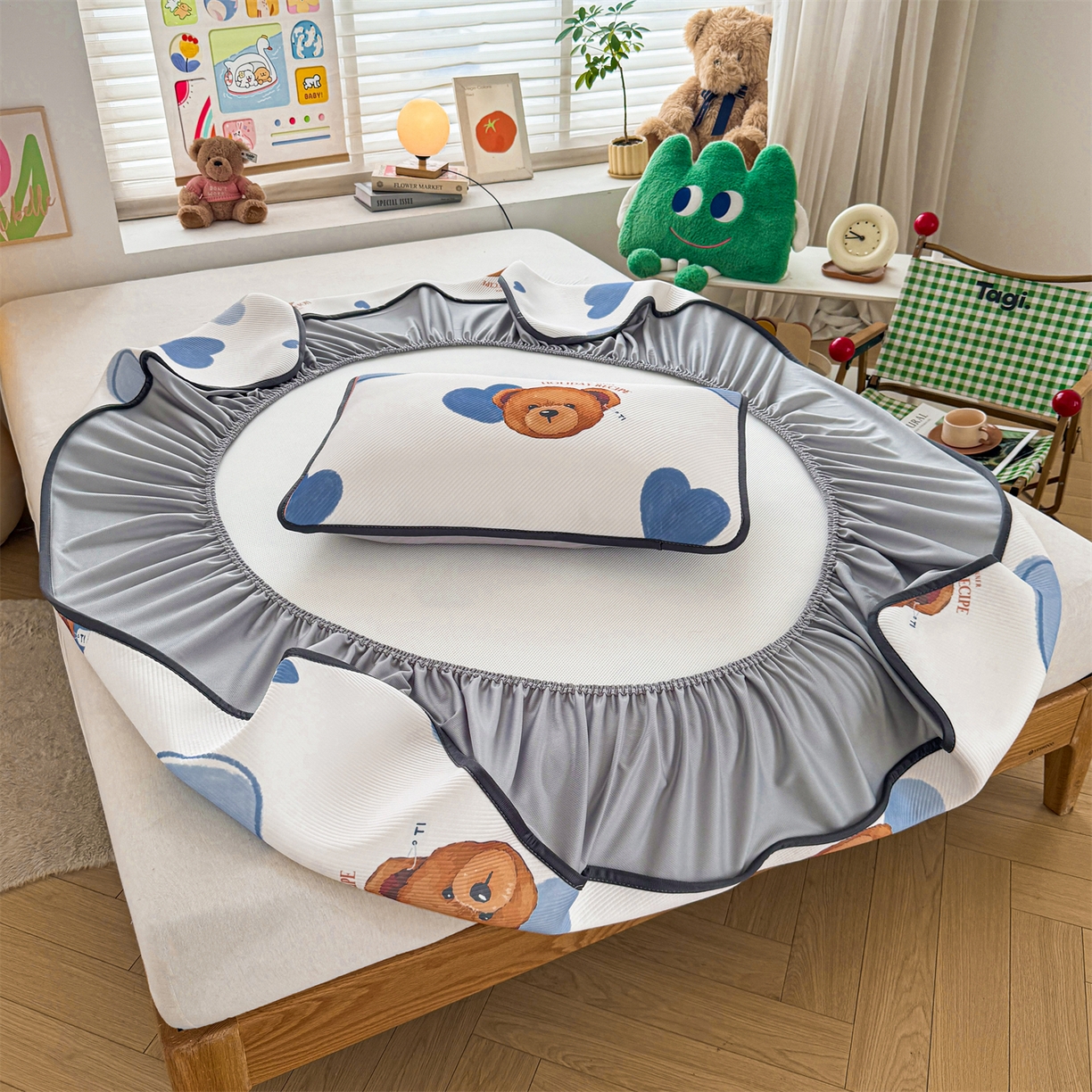 91家纺网 家纺一手货源 找家纺 慕木家纺 2026春夏新款泰迪冰丝席系列凉席席子空调软席平席和床笠 泰迪蓝心 床笠款