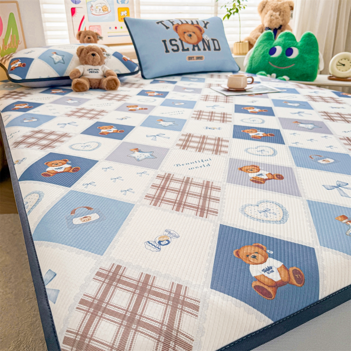 91家纺网 家纺一手货源 找家纺 慕木家纺 2026春夏新款泰迪冰丝席系列凉席席子空调软席平席和床笠 泰迪菱形 床笠款