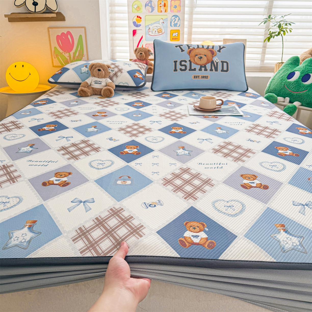 91家纺网 家纺一手货源 找家纺 慕木家纺 2026春夏新款泰迪冰丝席系列凉席席子空调软席平席和床笠 泰迪菱形 床笠款