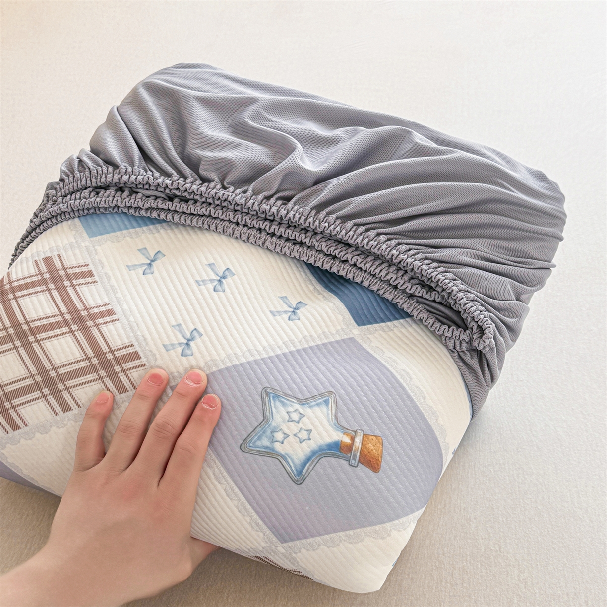 91家纺网 家纺一手货源 找家纺 慕木家纺 2026春夏新款泰迪冰丝席系列凉席席子空调软席平席和床笠 泰迪菱形 床笠款