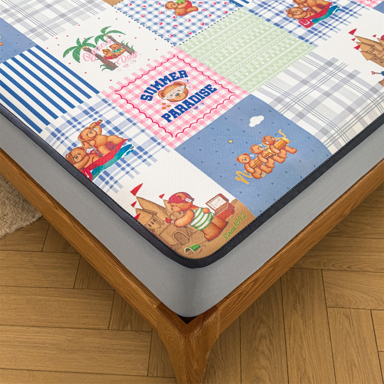 91家纺网 家纺一手货源 找家纺 慕木家纺 2026春夏新款泰迪冰丝席系列凉席席子空调软席平席和床笠 泰迪区域 床笠款