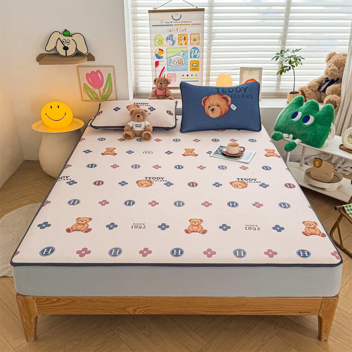 91家纺网 家纺一手货源 找家纺 慕木家纺 2026春夏新款泰迪冰丝席系列凉席席子空调软席平席和床笠 泰迪四叶草 床笠款