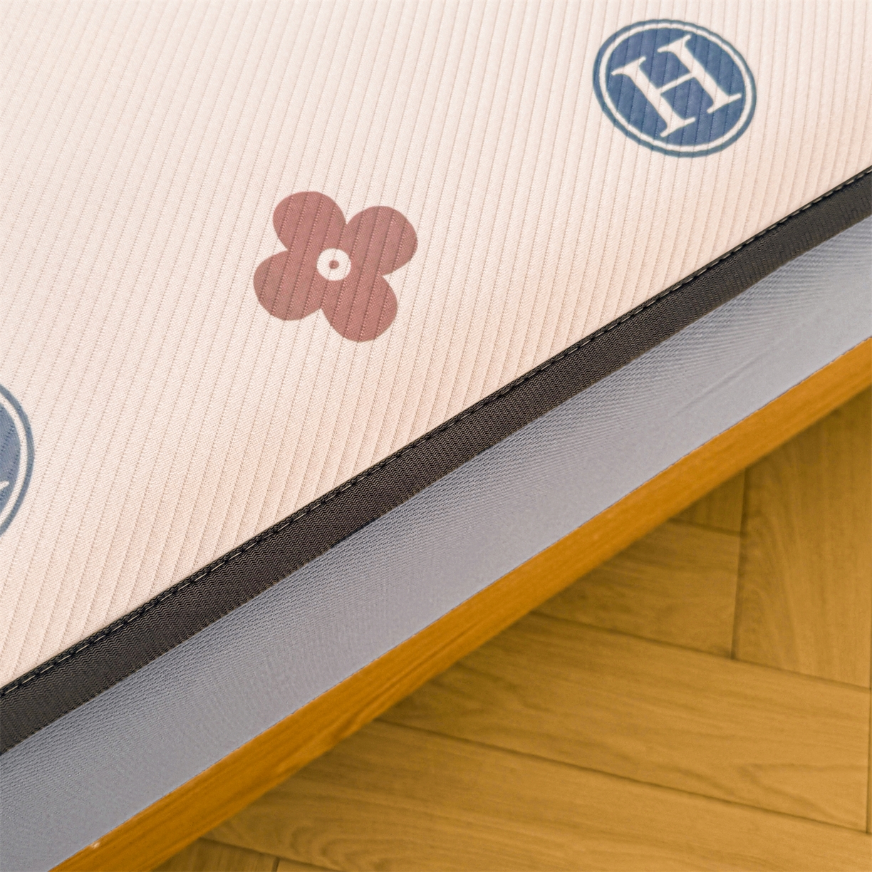 91家纺网 家纺一手货源 找家纺 慕木家纺 2026春夏新款泰迪冰丝席系列凉席席子空调软席平席和床笠 泰迪四叶草 床笠款