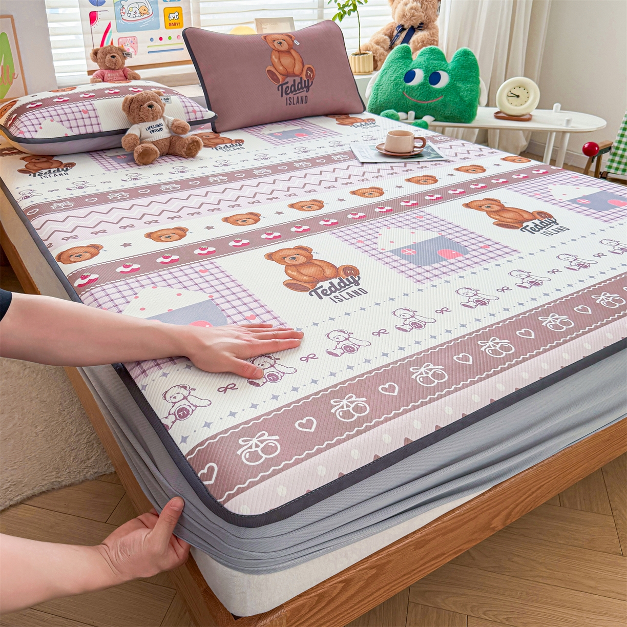 91家纺网 家纺一手货源 找家纺 慕木家纺 2026春夏新款泰迪冰丝席系列凉席席子空调软席平席和床笠 泰迪甜点 床笠款