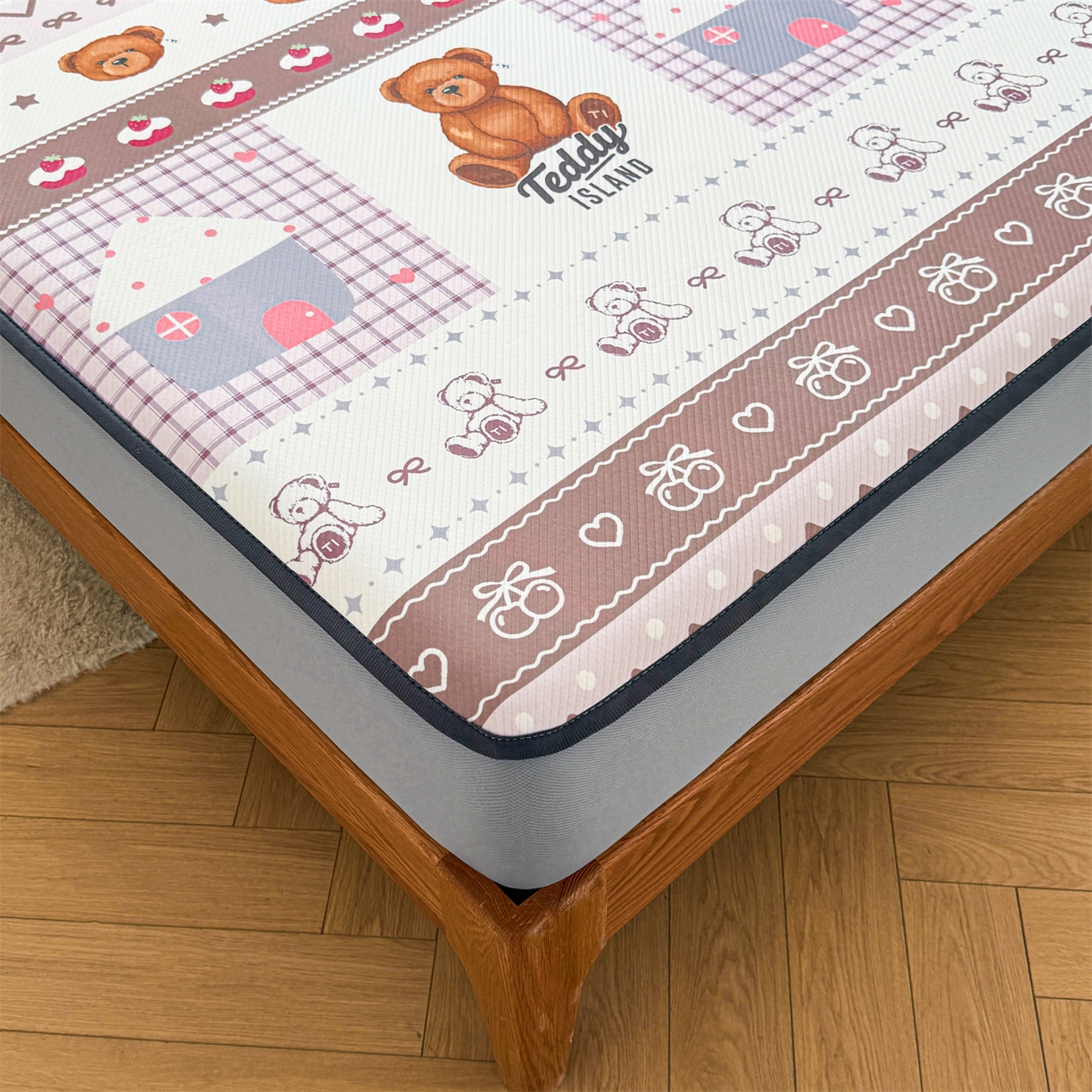 91家纺网 家纺一手货源 找家纺 慕木家纺 2026春夏新款泰迪冰丝席系列凉席席子空调软席平席和床笠 泰迪甜点 床笠款