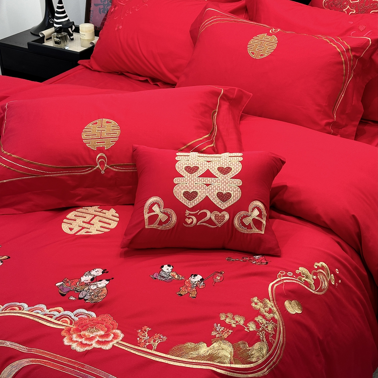 91家纺网 家纺一手货源 找家纺 JUICY 橘滋家纺 2026新款全棉大红刺绣婚庆实惠款四件套多件套 百子喜事
