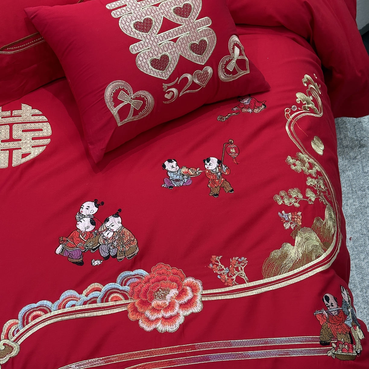 91家纺网 家纺一手货源 找家纺 JUICY 橘滋家纺 2026新款全棉大红刺绣婚庆实惠款四件套多件套 百子喜事