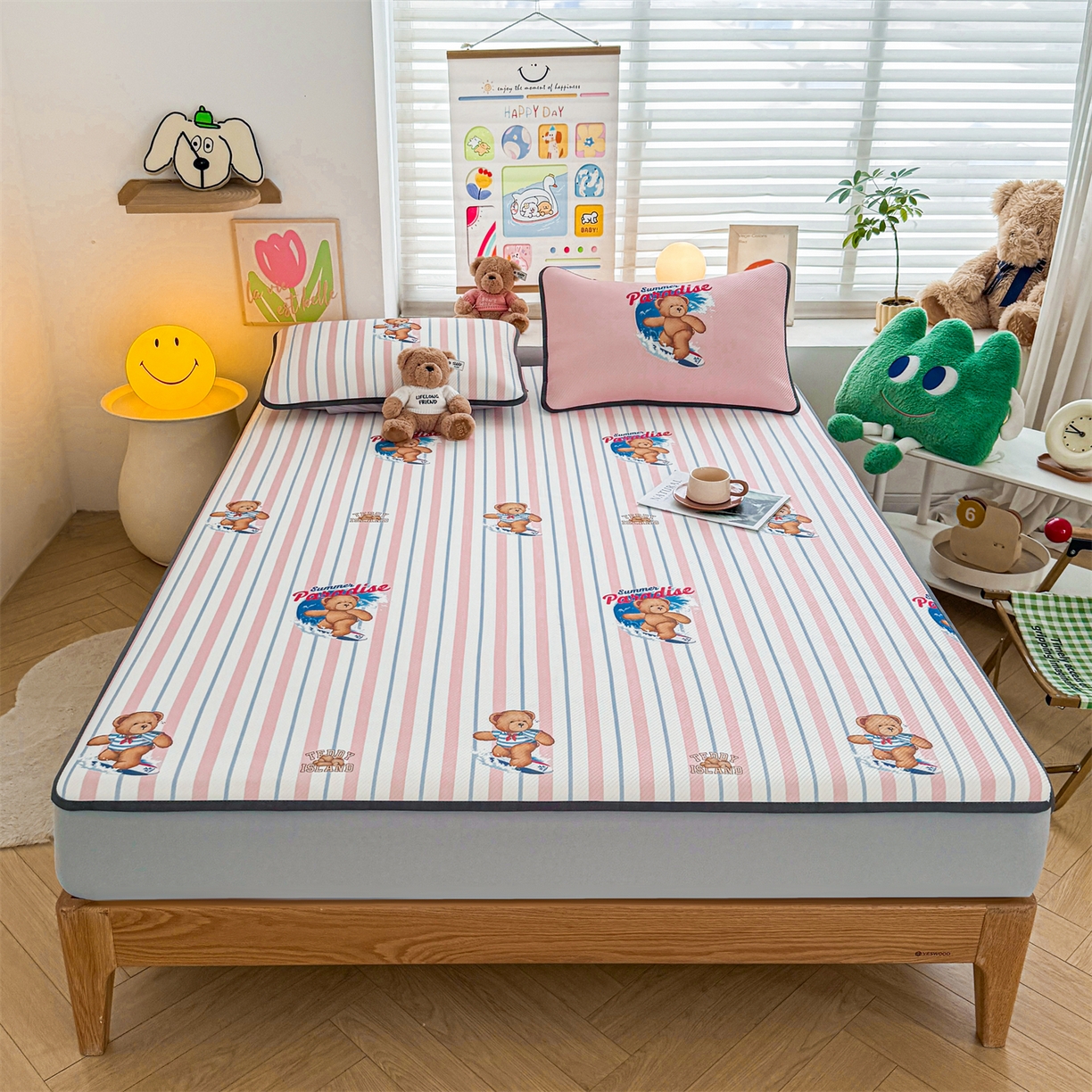 91家纺网 家纺一手货源 找家纺 慕木家纺 2026春夏新款泰迪冰丝席系列凉席席子空调软席平席和床笠 泰迪条纹粉 床笠款