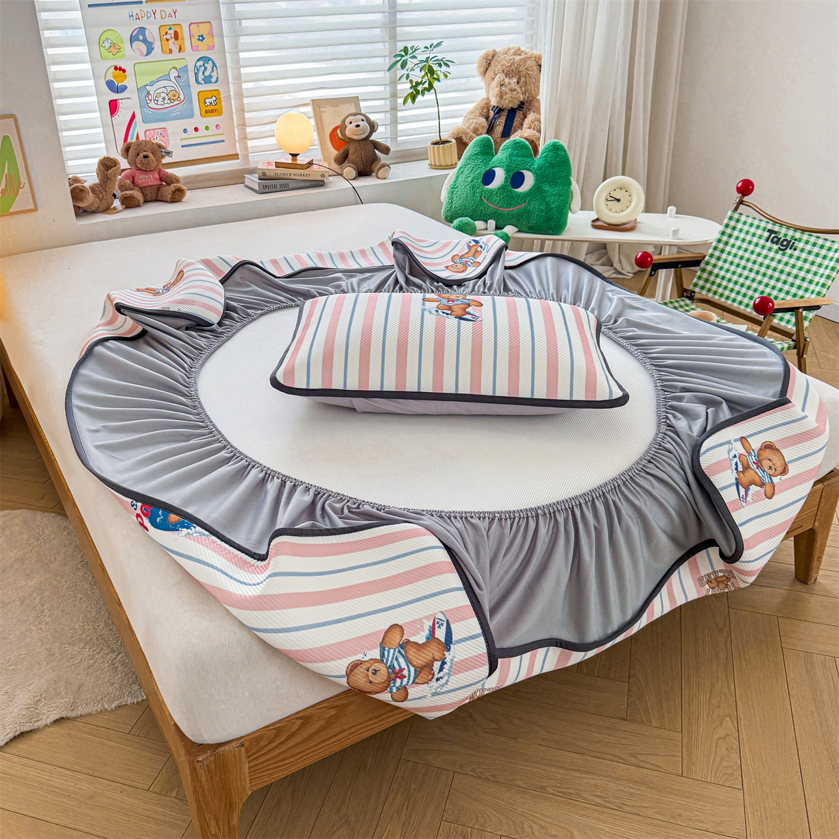 91家纺网 家纺一手货源 找家纺 慕木家纺 2026春夏新款泰迪冰丝席系列凉席席子空调软席平席和床笠 泰迪条纹粉 床笠款