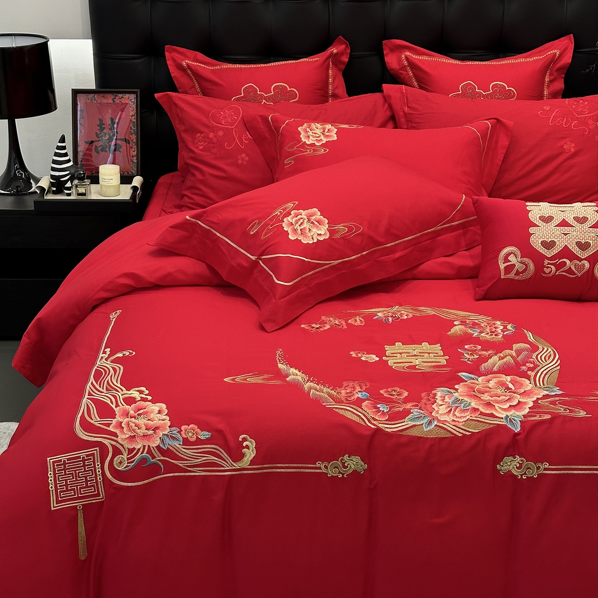 91家纺网 家纺一手货源 找家纺 JUICY 橘滋家纺 2026新款全棉大红刺绣婚庆实惠款四件套多件套 花好月圆