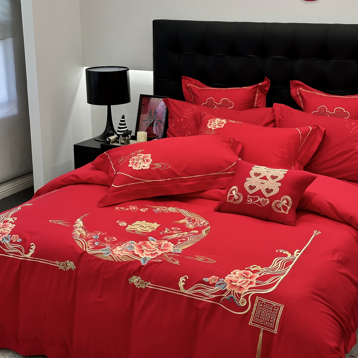 91家纺网 家纺一手货源 找家纺 JUICY 橘滋家纺 2026新款全棉大红刺绣婚庆实惠款四件套多件套 花好月圆