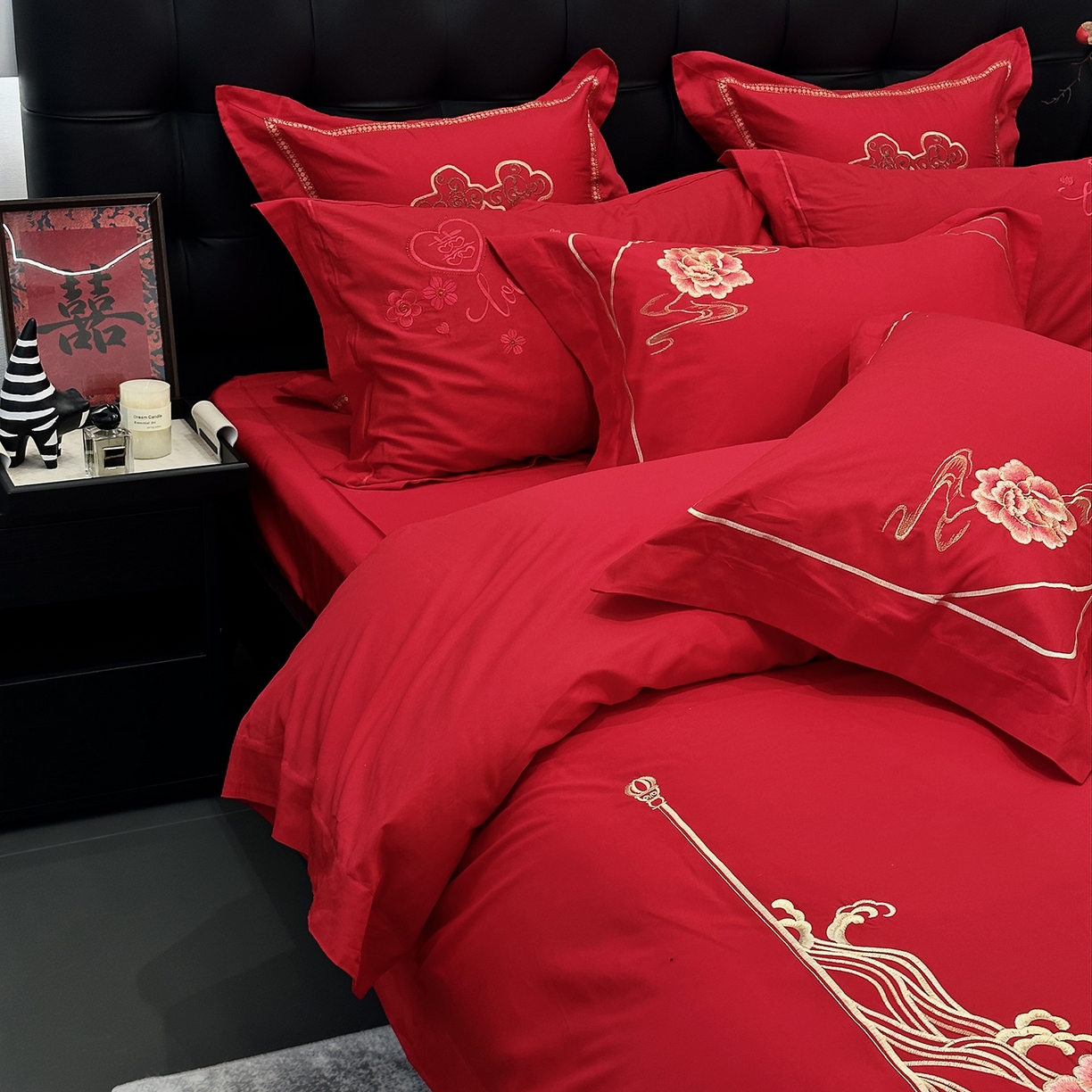 91家纺网 家纺一手货源 找家纺 JUICY 橘滋家纺 2026新款全棉大红刺绣婚庆实惠款四件套多件套 花好月圆