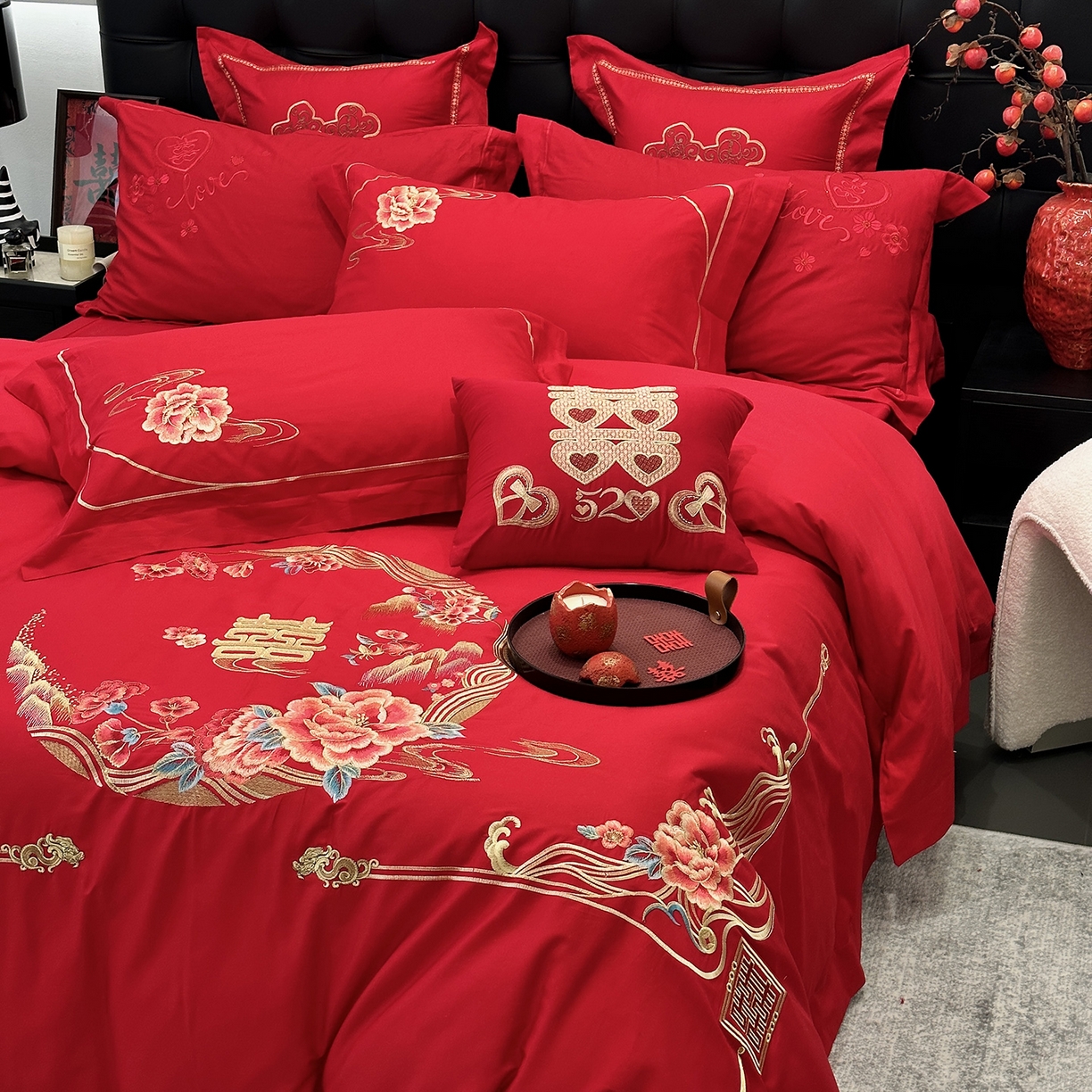 91家纺网 家纺一手货源 找家纺 JUICY 橘滋家纺 2026新款全棉大红刺绣婚庆实惠款四件套多件套 花好月圆