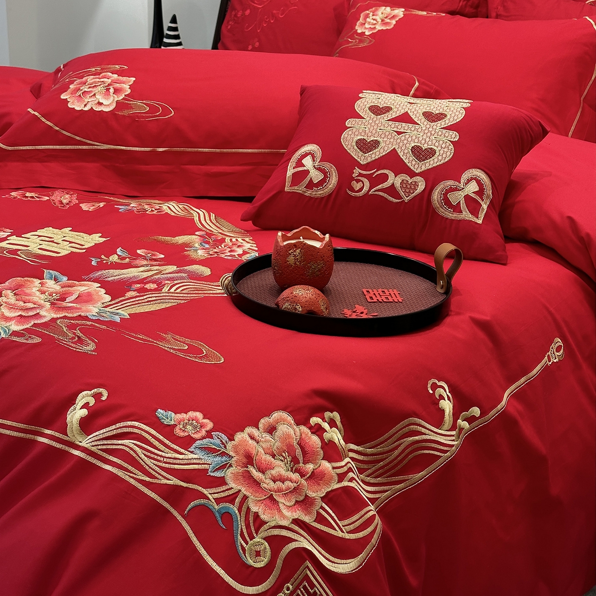 91家纺网 家纺一手货源 找家纺 JUICY 橘滋家纺 2026新款全棉大红刺绣婚庆实惠款四件套多件套 花好月圆