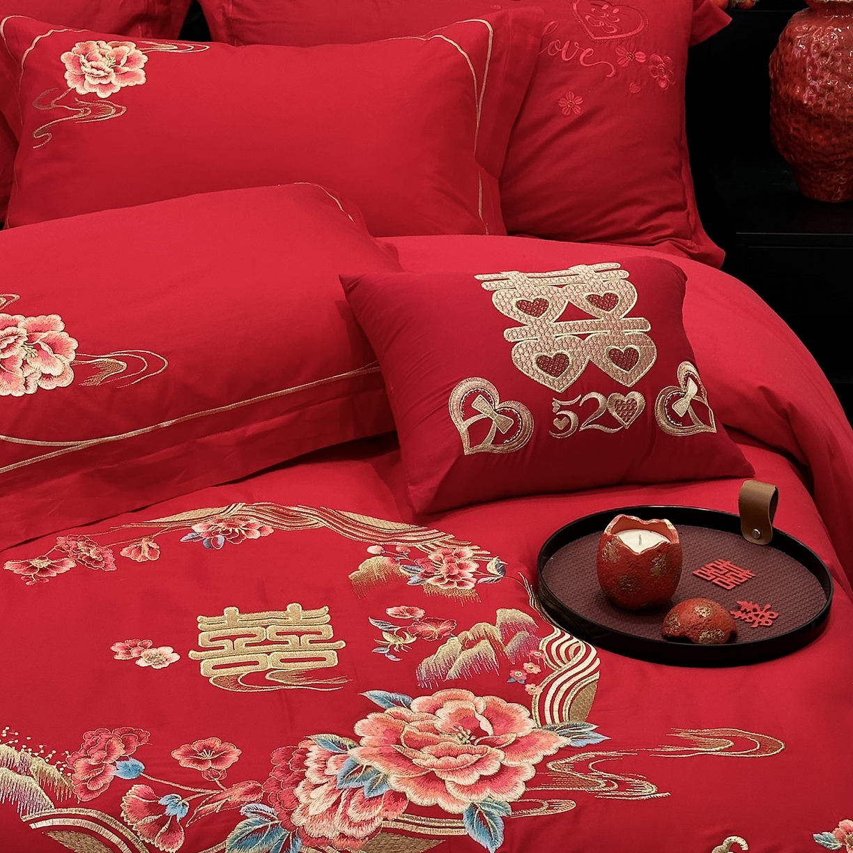 91家纺网 家纺一手货源 找家纺 JUICY 橘滋家纺 2026新款全棉大红刺绣婚庆实惠款四件套多件套 花好月圆
