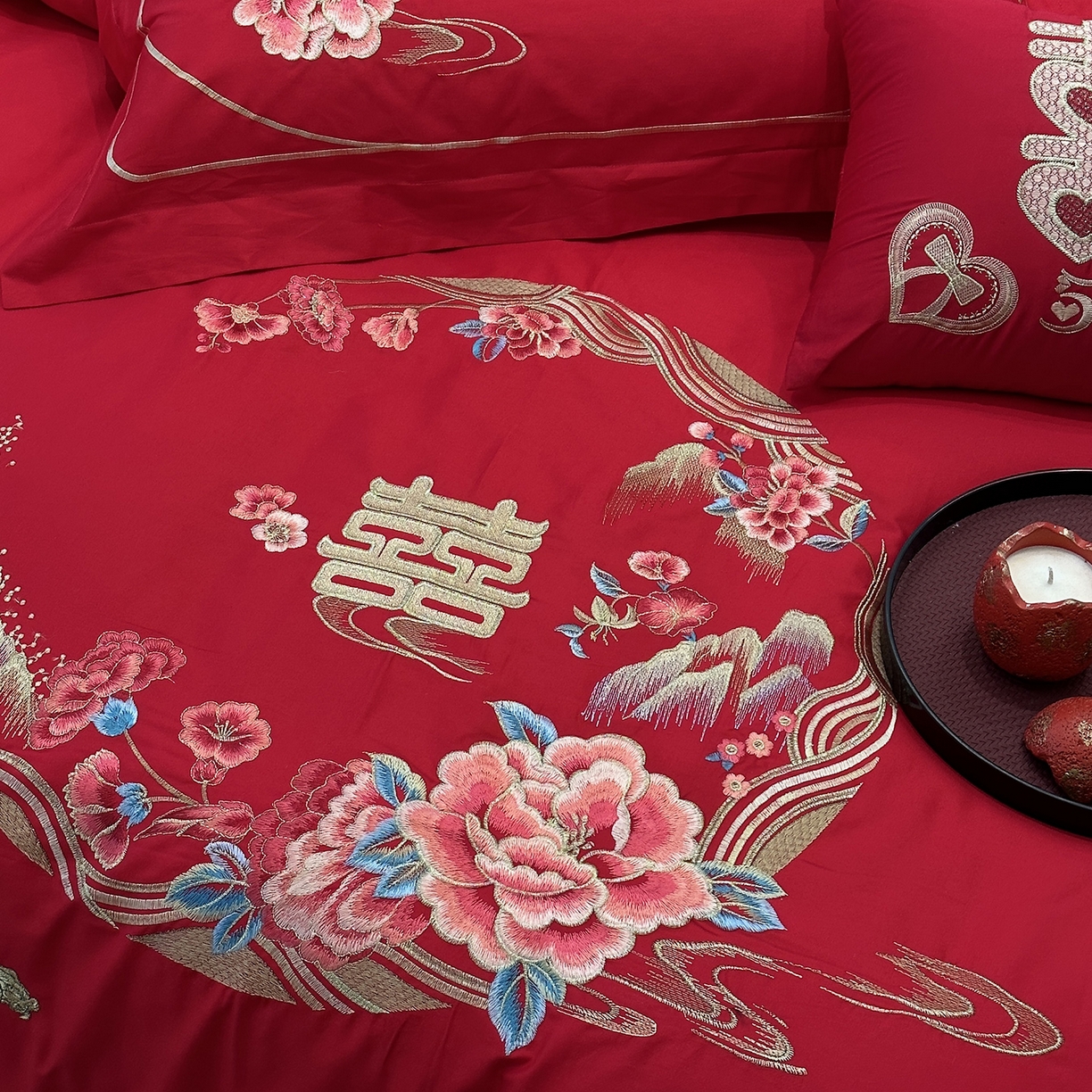 91家纺网 家纺一手货源 找家纺 JUICY 橘滋家纺 2026新款全棉大红刺绣婚庆实惠款四件套多件套 花好月圆
