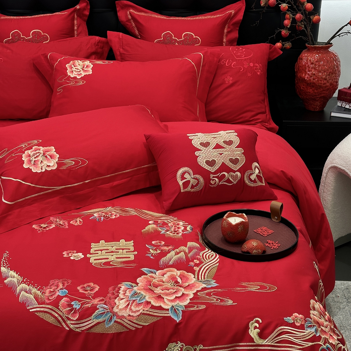 91家纺网 家纺一手货源 找家纺 JUICY 橘滋家纺 2026新款全棉大红刺绣婚庆实惠款四件套多件套 花好月圆