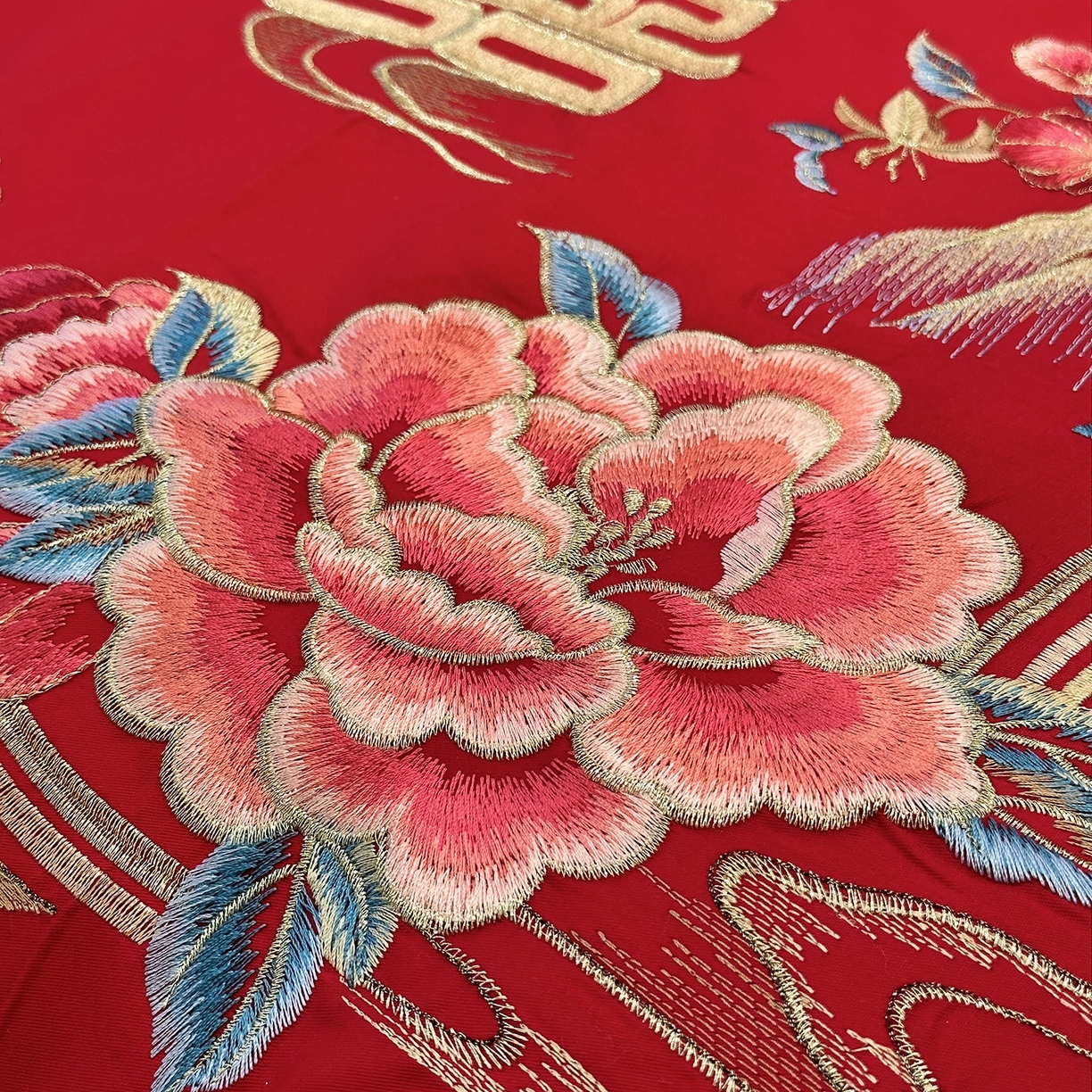 91家纺网 家纺一手货源 找家纺 JUICY 橘滋家纺 2026新款全棉大红刺绣婚庆实惠款四件套多件套 花好月圆