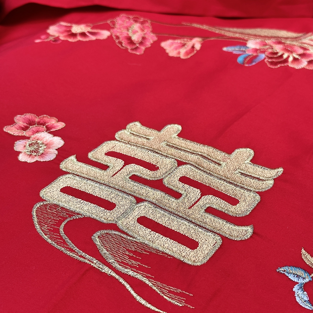 91家纺网 家纺一手货源 找家纺 JUICY 橘滋家纺 2026新款全棉大红刺绣婚庆实惠款四件套多件套 花好月圆