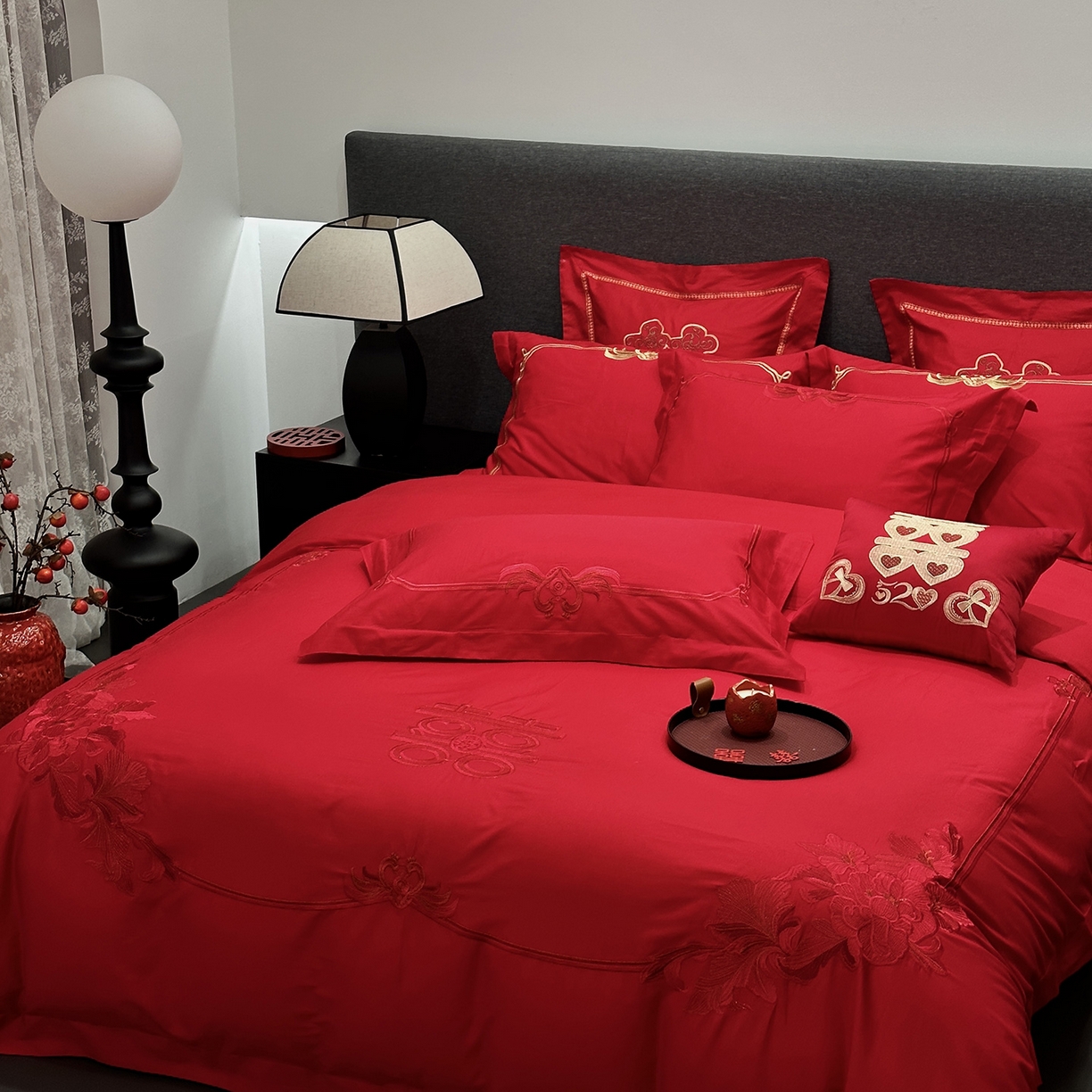 91家纺网 家纺一手货源 找家纺 JUICY 橘滋家纺 2026新款全棉大红刺绣婚庆实惠款四件套多件套 花开富贵（红）