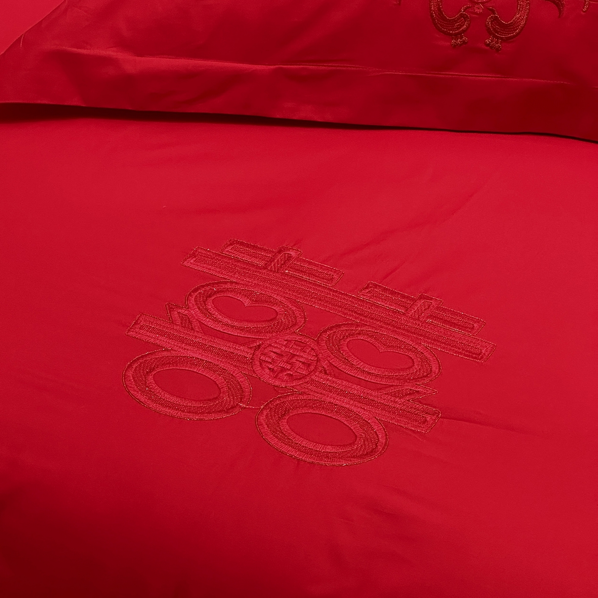 91家纺网 家纺一手货源 找家纺 JUICY 橘滋家纺 2026新款全棉大红刺绣婚庆实惠款四件套多件套 花开富贵（红）