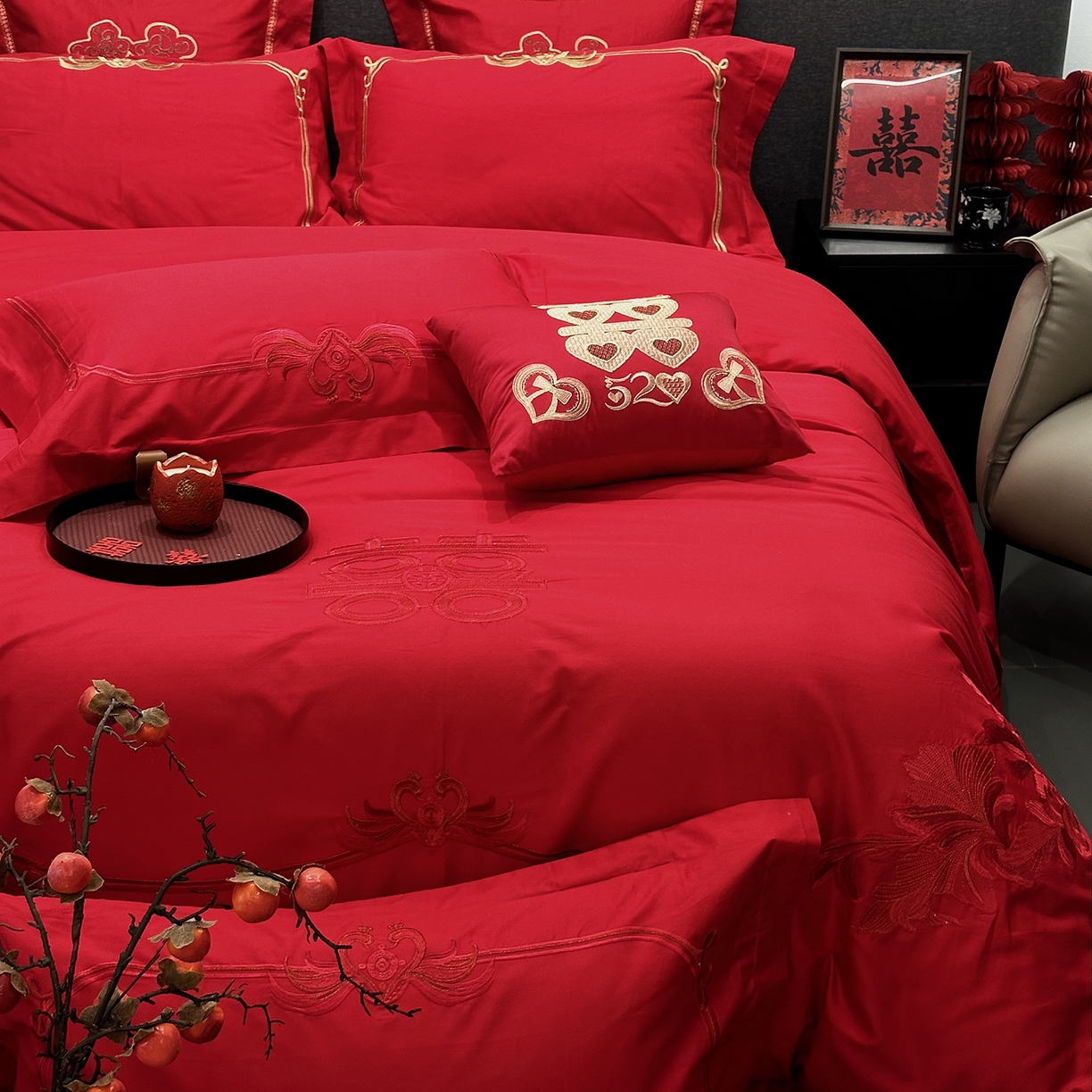 91家纺网 家纺一手货源 找家纺 JUICY 橘滋家纺 2026新款全棉大红刺绣婚庆实惠款四件套多件套 花开富贵（红）