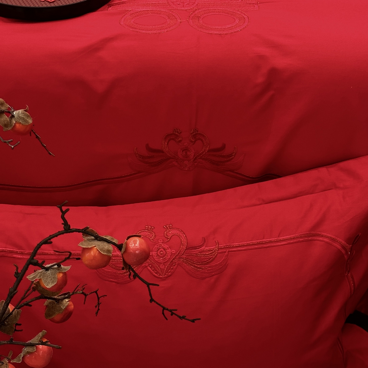 91家纺网 家纺一手货源 找家纺 JUICY 橘滋家纺 2026新款全棉大红刺绣婚庆实惠款四件套多件套 花开富贵（红）