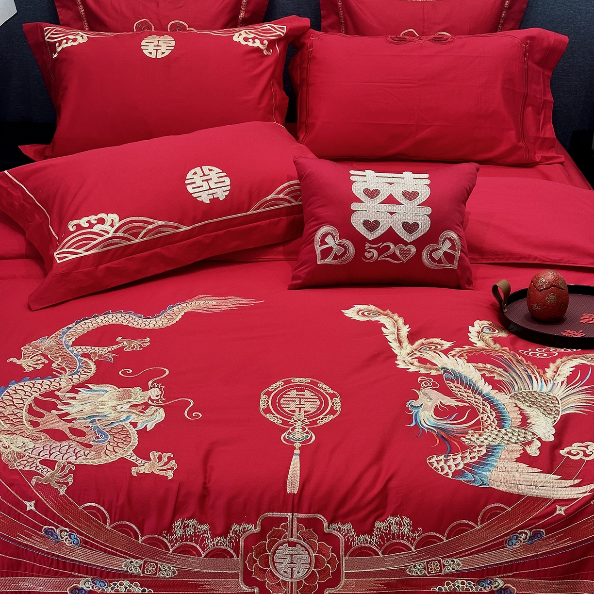 91家纺网 家纺一手货源 找家纺 JUICY 橘滋家纺 2026新款全棉大红刺绣婚庆实惠款四件套多件套 龙凤喜乐