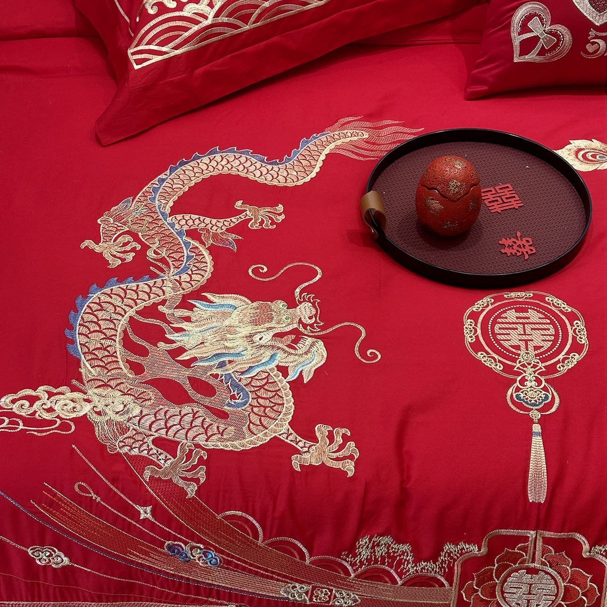 91家纺网 家纺一手货源 找家纺 JUICY 橘滋家纺 2026新款全棉大红刺绣婚庆实惠款四件套多件套 龙凤喜乐