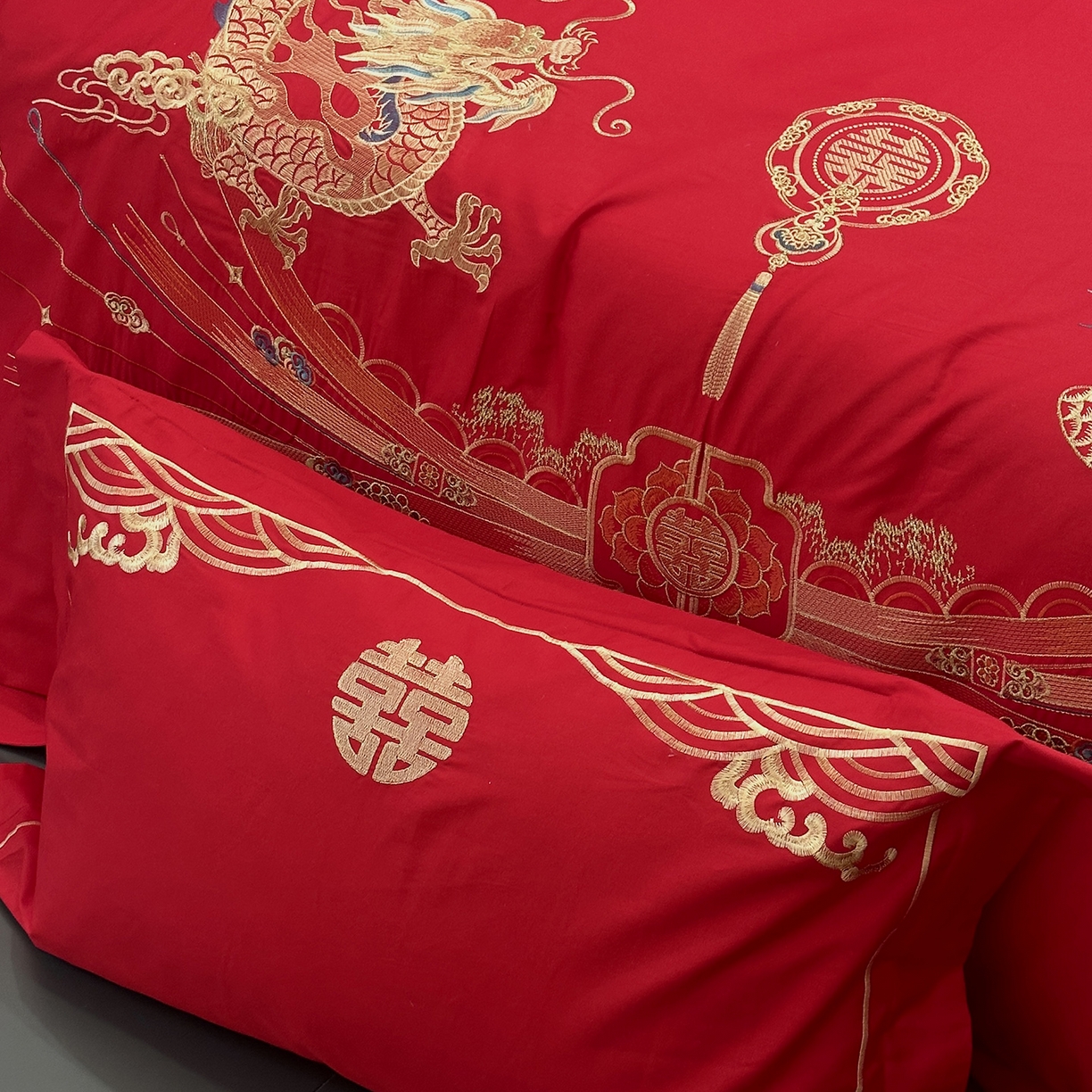 91家纺网 家纺一手货源 找家纺 JUICY 橘滋家纺 2026新款全棉大红刺绣婚庆实惠款四件套多件套 龙凤喜乐